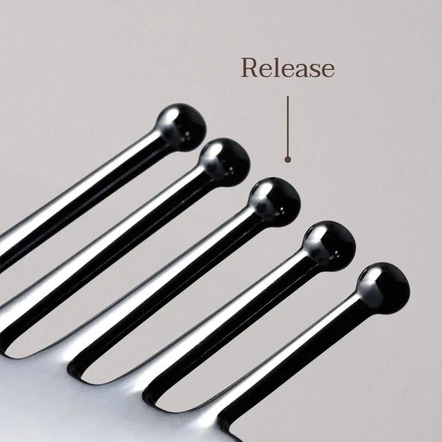 Rounded comb tips of the Arella face sculpting tool, labelled Release