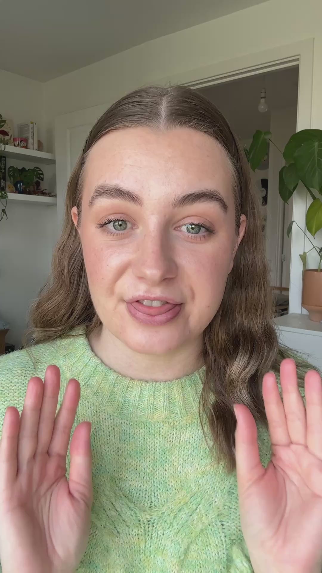 Jenny showing her hands in an Arella customer testimonial